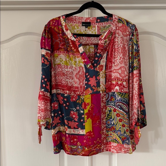 Zara Tops - Jones New York with coral pink green and blue graphic 3/4 Sleeve Blouse